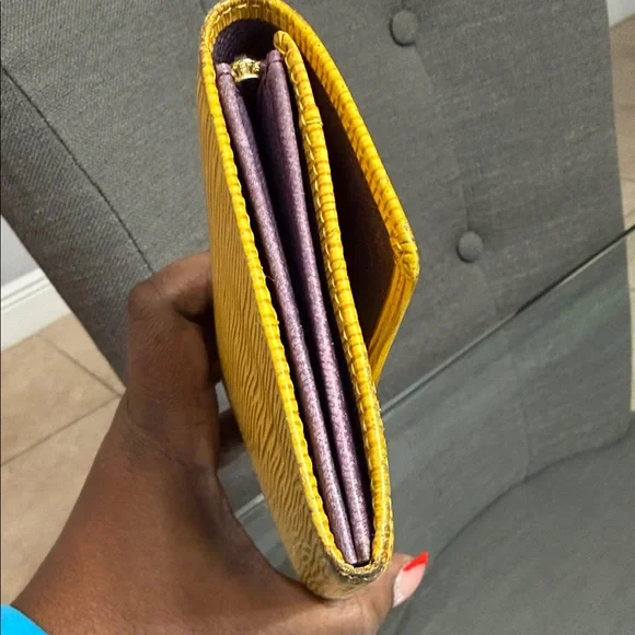 Louis Vuitton Yellow Wallet Will Come With Unbranded Chain - Picture 3 of 7